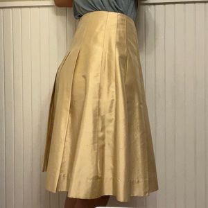 Banana Republic pleated silk skirt Size 2